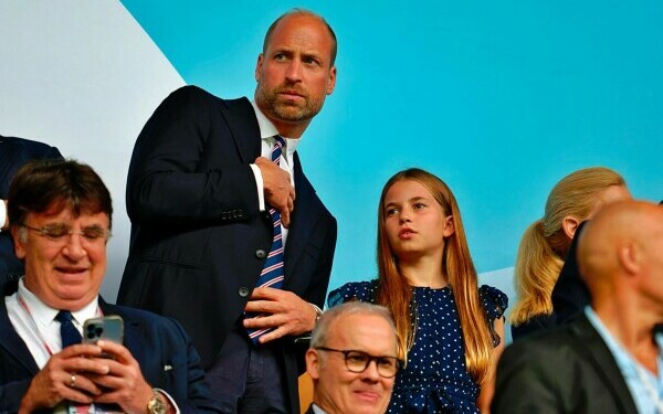 Cum a apărut Prințesa Charlotte la primul meci de fotbal feminin