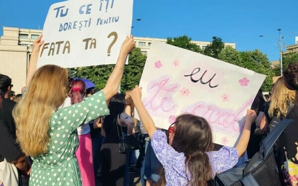 Miting de solidaritate cu femeile victime ale abuzului, marţi, în faţa Guvernului. Miting de solidaritate cu femeile victime ale abuzului, marţi, în faţa Guvernului.