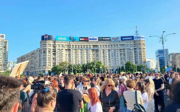 Miting de solidaritate cu femeile victime ale abuzului, marţi, în faţa Guvernului. Miting de solidaritate cu femeile victime ale abuzului, marţi, în faţa Guvernului.