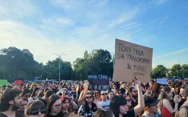 Femicidul, cerut ca infracțiune distinctă în Codul Penal. Protest la Guvern, după crima din Cosmopolis. „Ne-am săturat” Femicidul, cerut ca infracțiune distinctă în Codul Penal. Protest la Guvern, după crima din Cosmopolis. „Ne-am săturat”