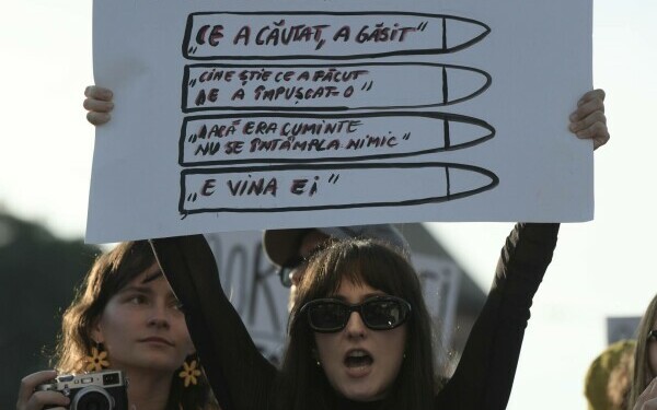 Femicidul, cerut ca infracțiune distinctă în Codul Penal. Protest la Guvern, după crima din Cosmopolis. „Ne-am săturat” Femicidul, cerut ca infracțiune distinctă în Codul Penal. Protest la Guvern, după crima din Cosmopolis. „Ne-am săturat”