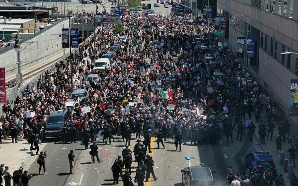 Protestele la Los Angeles continuă Protestele la Los Angeles continuă