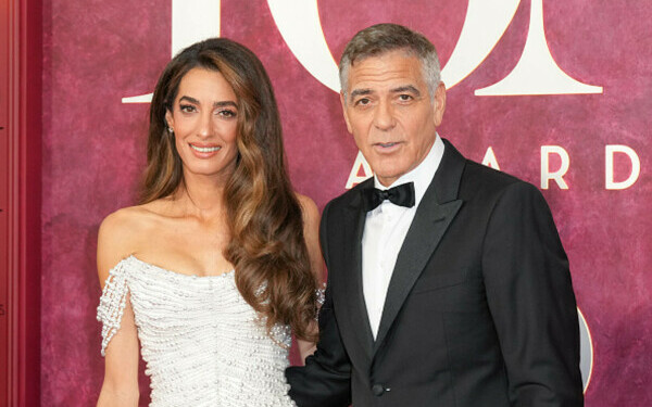 George Clooney și soția sa George Clooney și soția sa