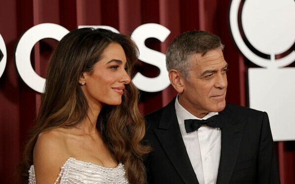 George Clooney și soția sa George Clooney și soția sa