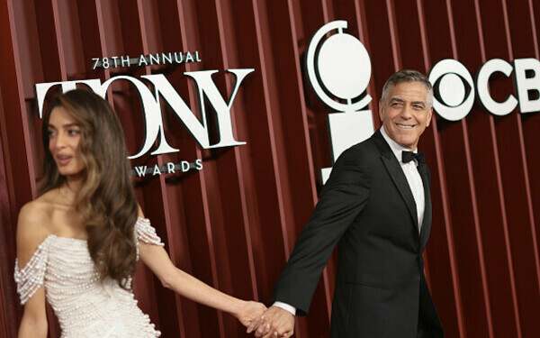 George Clooney și soția sa George Clooney și soția sa