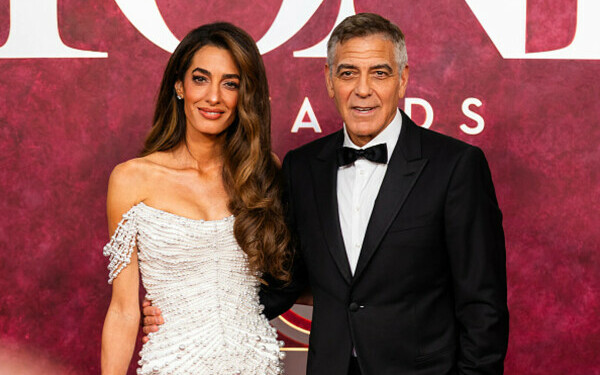 George Clooney și soția sa George Clooney și soția sa