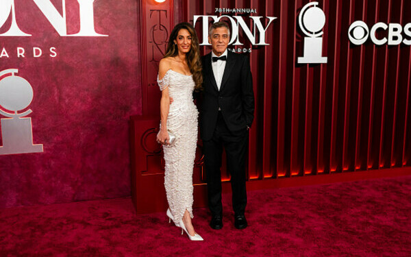 George Clooney și soția sa George Clooney și soția sa