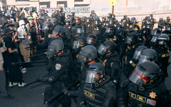 Protestele la Los Angeles continuă Protestele la Los Angeles continuă