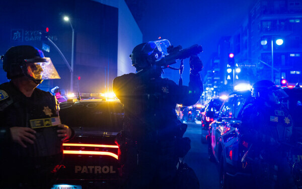 Proteste violente în Los Angeles Proteste violente în Los Angeles
