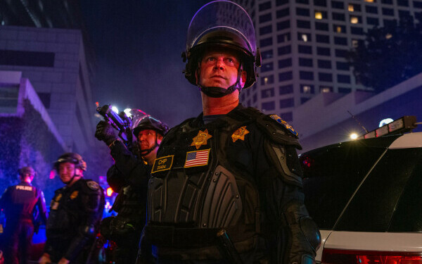 Proteste violente în Los Angeles Proteste violente în Los Angeles