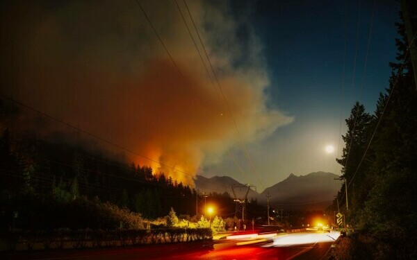 Incendiile de pădure devastează Canada Incendiile de pădure devastează Canada