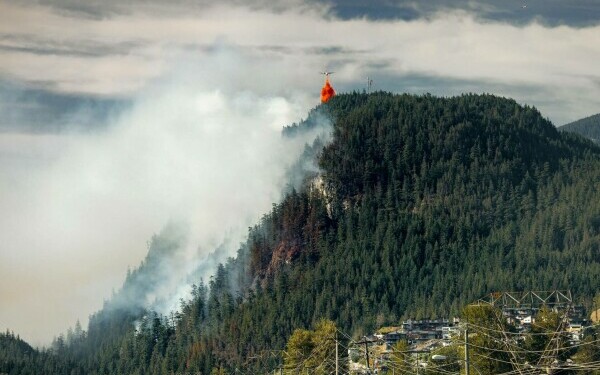 Incendiile de pădure devastează Canada Incendiile de pădure devastează Canada