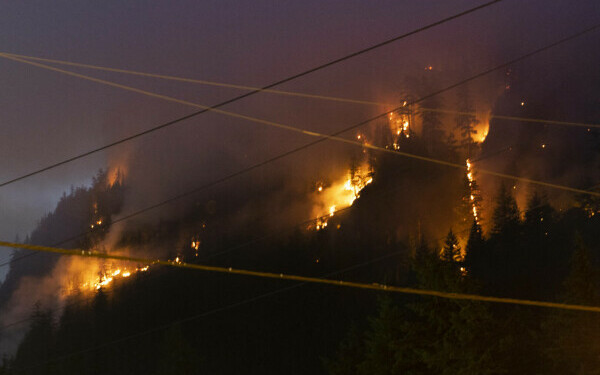 Incendiile de pădure devastează Canada Incendiile de pădure devastează Canada