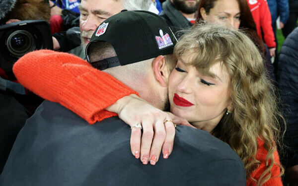 Taylor Swift şi Travis Kelce