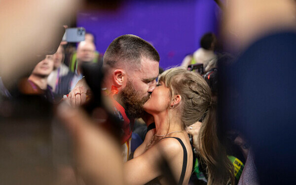 Taylor Swift şi Travis Kelce