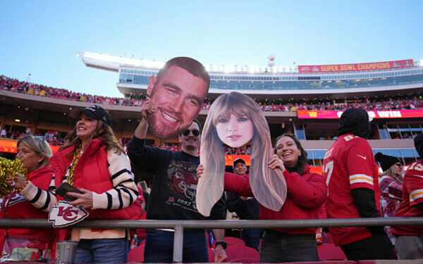 Taylor Swift şi Travis Kelce