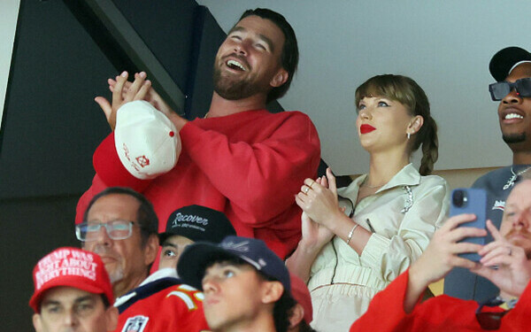 Taylor Swift şi Travis Kelce