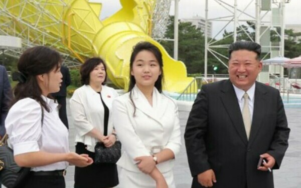 sotie Kim Jung Un geanta Gucci sotie Kim Jung Un geanta Gucci