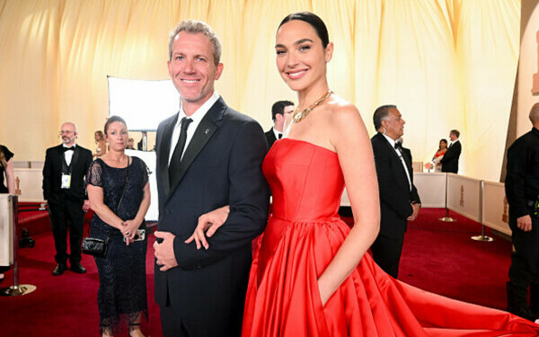 Premiile Oscar 2025. Cele mai îndrăgite cupluri și momentele lor romantice de pe covorul roșu