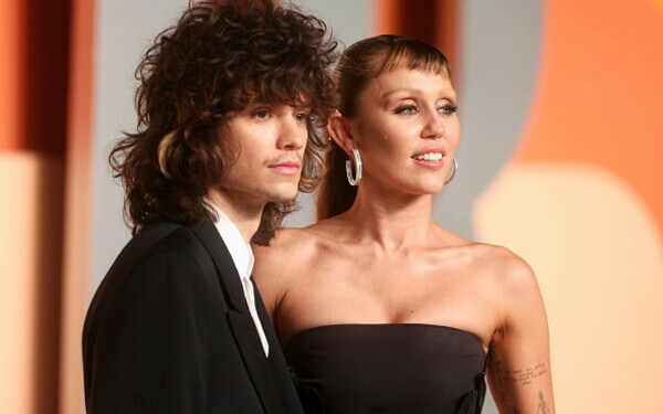 Premiile Oscar 2025. Cele mai îndrăgite cupluri și momentele lor romantice de pe covorul roșu