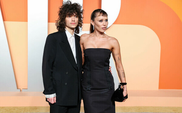 Premiile Oscar 2025. Cele mai îndrăgite cupluri și momentele lor romantice de pe covorul roșu