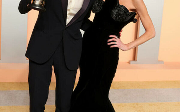 Premiile Oscar 2025. Cele mai îndrăgite cupluri și momentele lor romantice de pe covorul roșu