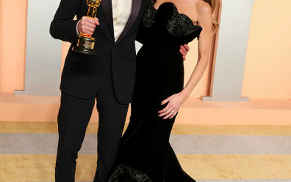 Premiile Oscar 2025. Cele mai îndrăgite cupluri și momentele lor romantice de pe covorul roșu