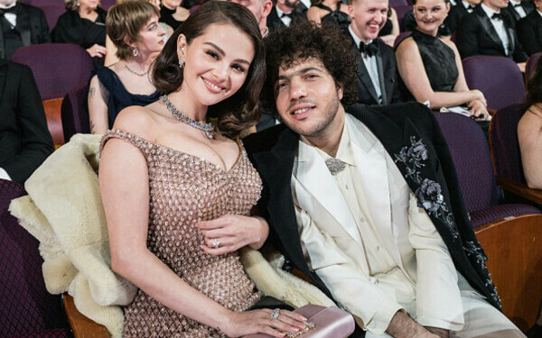 Premiile Oscar 2025. Cele mai îndrăgite cupluri și momentele lor romantice de pe covorul roșu