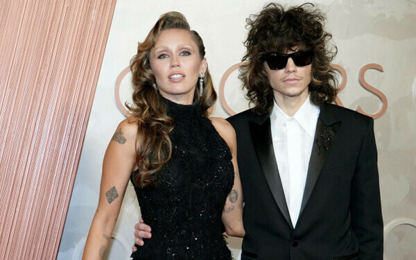 Premiile Oscar 2025. Cele mai îndrăgite cupluri și momentele lor romantice de pe covorul roșu