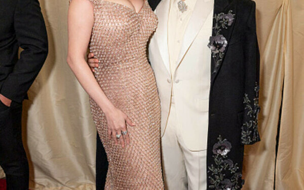 Premiile Oscar 2025. Cele mai îndrăgite cupluri și momentele lor romantice de pe covorul roșu