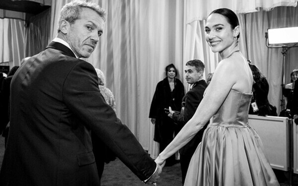 Premiile Oscar 2025. Cele mai îndrăgite cupluri și momentele lor romantice de pe covorul roșu