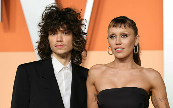 Premiile Oscar 2025. Cele mai îndrăgite cupluri și momentele lor romantice de pe covorul roșu