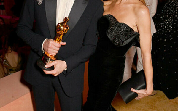 Premiile Oscar 2025. Cele mai îndrăgite cupluri și momentele lor romantice de pe covorul roșu