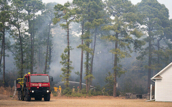 Incendii violente în SUA