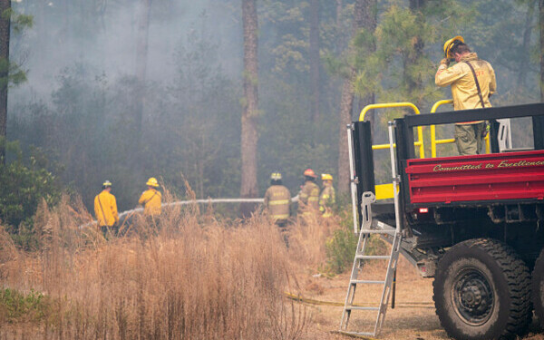 Incendii violente în SUA