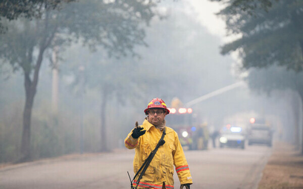 Incendii violente în SUA