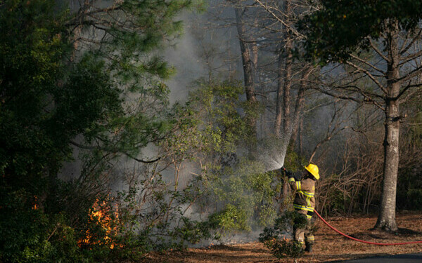 Incendii violente în SUA
