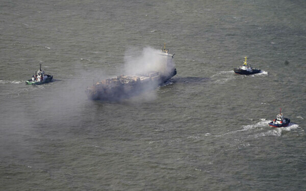 Un petrolier și o navă container s-au ciocnit în Marea Nordului