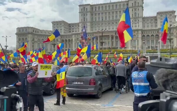 protest AUR, calin georgescu, piata constitutiei