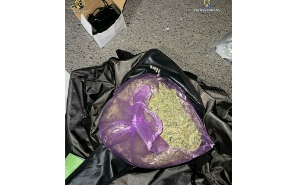 Persoană prinsă cu 6 kg de cannabis în maşină, pe o stradă din Bucureşti