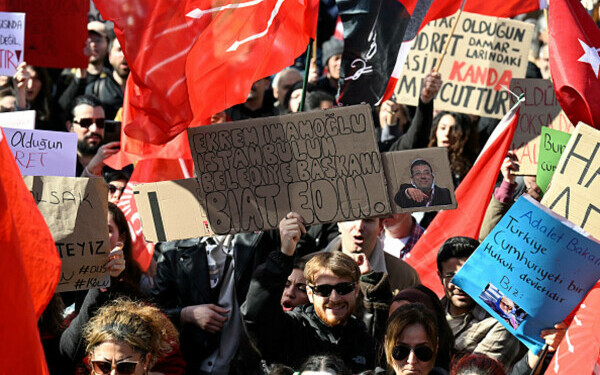 Miting uriaș la Istanbul