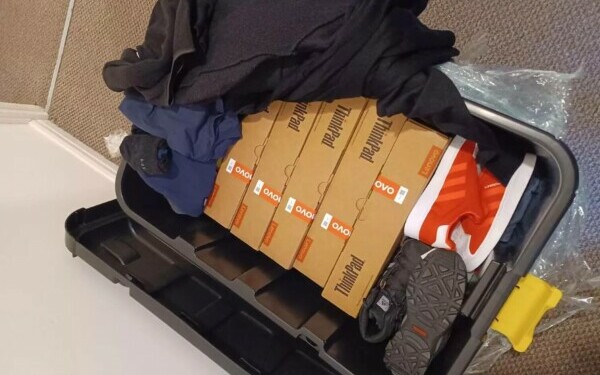 Furt curieri români