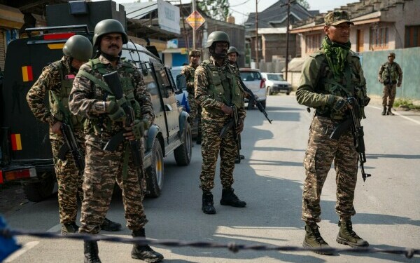 Soldați indieni la granița cu Pakistanul