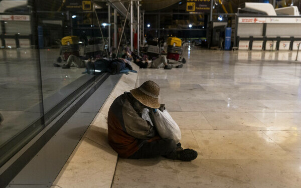 Imagini îngrijorătoare dintr-un aeroport din Spania Imagini îngrijorătoare dintr-un aeroport din Spania