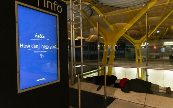 Imagini îngrijorătoare dintr-un aeroport din Spania Imagini îngrijorătoare dintr-un aeroport din Spania
