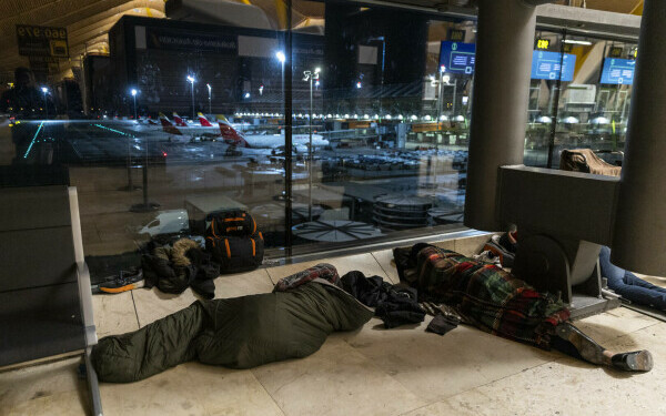 Imagini îngrijorătoare dintr-un aeroport din Spania Imagini îngrijorătoare dintr-un aeroport din Spania