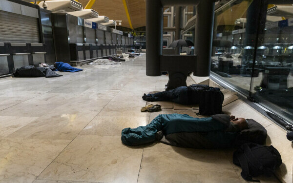 Imagini îngrijorătoare dintr-un aeroport din Spania Imagini îngrijorătoare dintr-un aeroport din Spania