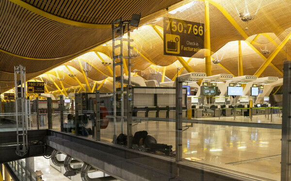 Imagini îngrijorătoare dintr-un aeroport din Spania Imagini îngrijorătoare dintr-un aeroport din Spania