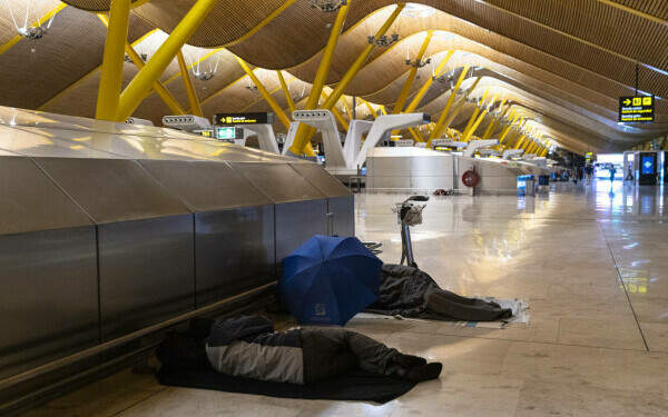 Imagini îngrijorătoare dintr-un aeroport din Spania Imagini îngrijorătoare dintr-un aeroport din Spania