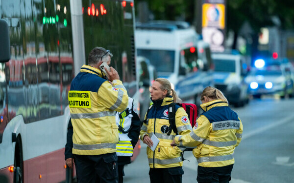 Cel puțin 12 răniți într-un atac cu cuțitul la gara centrală din Hamburg Cel puțin 12 răniți într-un atac cu cuțitul la gara centrală din Hamburg